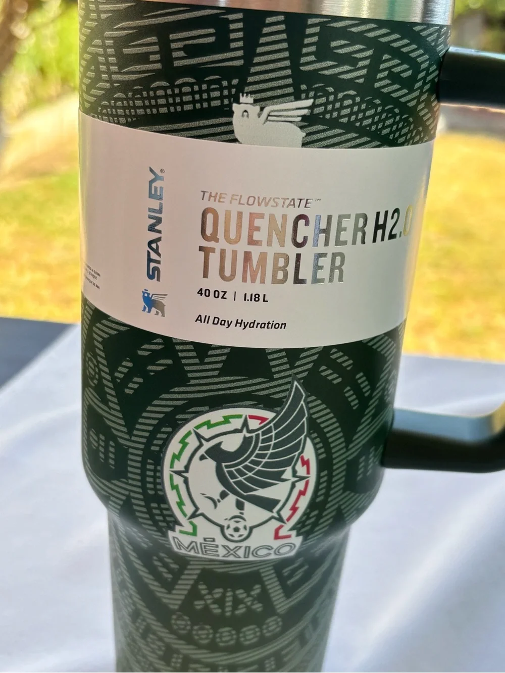 Stanley Green Mexico Quencher H2.0 Tumbler with Handle - Picture 4 of 6
